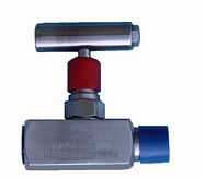 1/4" MxF Stainless Steel 10000 PSI Needle Valve